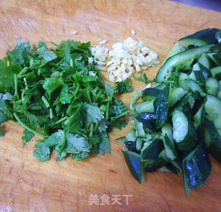 花生米拌猪耳朵的做法步骤：5