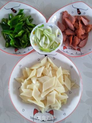 牛肉庚青椒炒茭白的做法步骤：3