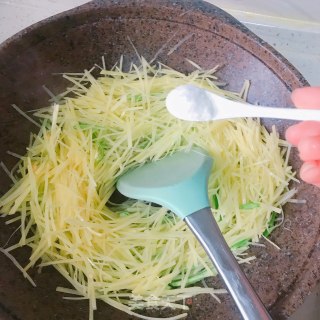 清炒土豆丝的做法步骤：5