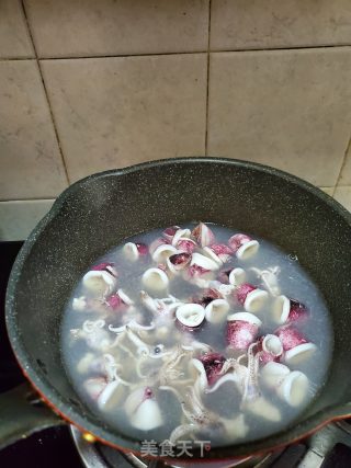 青瓜炒鲜鱿的做法步骤：4