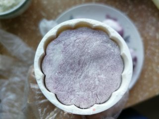 水晶紫薯栗蓉月饼的做法步骤：9