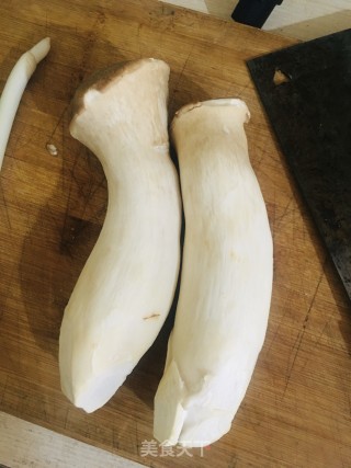杏鲍菇炒肉丝的做法步骤：1