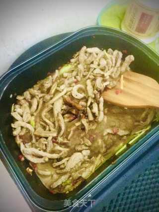 杏鲍菇炒肉丝的做法步骤：4