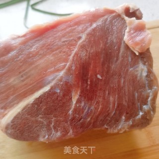 红烧牛肉的做法步骤：1