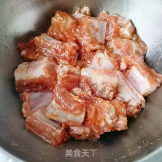 粉蒸排骨的做法步骤：1