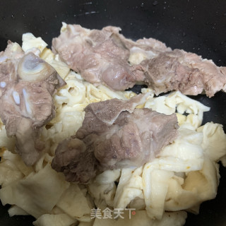 秋冬滋补佳品：花胶排骨枸杞桂圆红枣汤的做法步骤：4