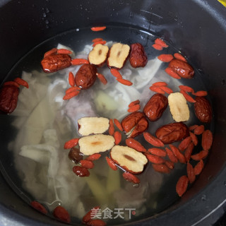 秋冬滋补佳品：花胶排骨枸杞桂圆红枣汤的做法步骤：6