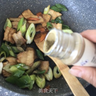 “快手小炒”大葱孜然炒肉片的做法步骤：11