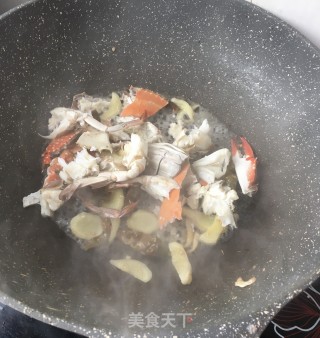 “快手小炒”泡姜炒蟹的做法步骤：10