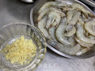 红烧虾的做法步骤：2