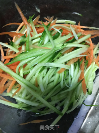 黄瓜丝拌鸡丝的做法步骤：7