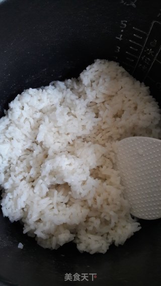 葱花薄荷蛋炒饭的做法步骤：1