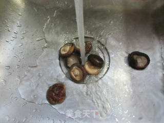 香菇炒土豆丝的做法步骤：2