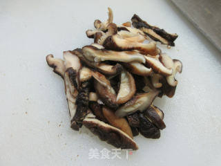 香菇炒土豆丝的做法步骤：3