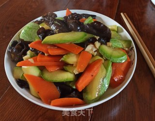 西葫芦胡萝卜炒木耳的做法步骤：9