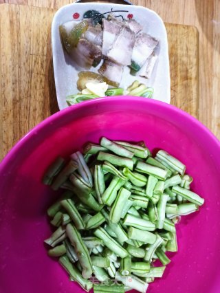 肉片炖豆角的做法步骤：1