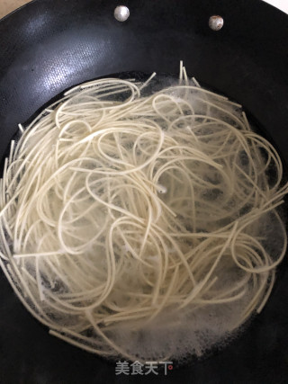 热干面的做法步骤：2
