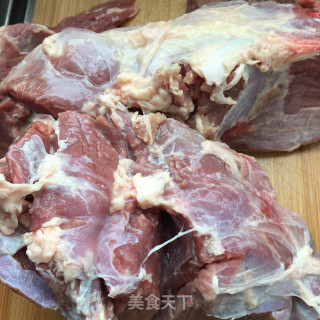 酱牛肉筋的做法步骤：1
