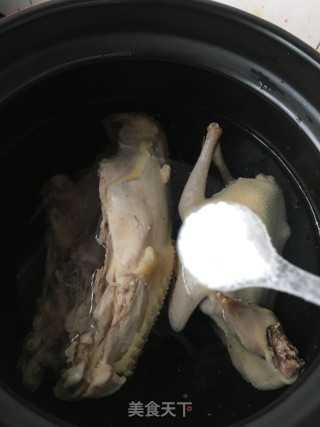 清炖鸽子的做法步骤：4