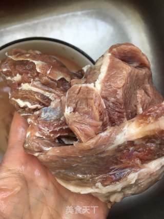 卤驴肉筋的做法步骤：1