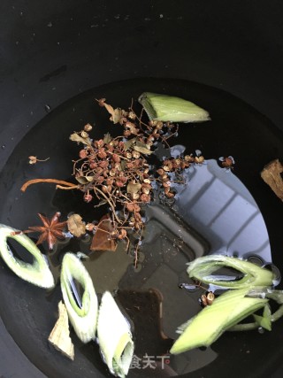 卤驴肉筋的做法步骤：7