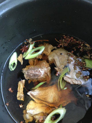 卤驴肉筋的做法步骤：10