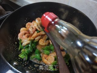 青虾炒辣椒的做法步骤：8