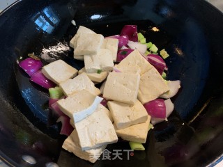 火麻仁洋葱烧豆腐的做法步骤：4