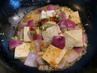 火麻仁洋葱烧豆腐的做法步骤：6
