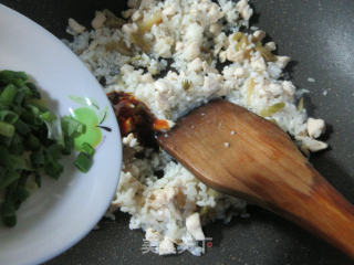 榨菜丝鸡胸肉炒饭的做法步骤：10