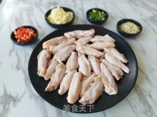 火麻仁香酥鸡翅的做法步骤：1