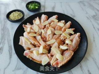 火麻仁香酥鸡翅的做法步骤：2