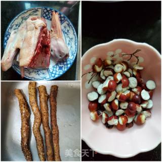 鸭肉山药芡实汤的做法步骤：1