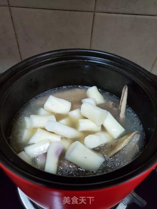 鸭肉山药芡实汤的做法步骤：8