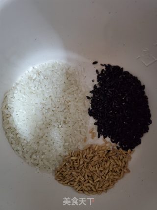 紫米山药粥的做法步骤：1