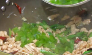 宫保鸡丁的做法步骤：3