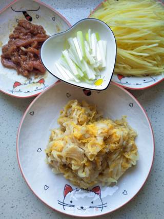 酸菜肉炒土豆丝的做法步骤：4