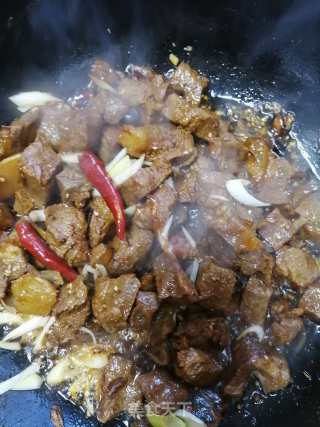 孜然烧牛肉块的做法步骤：6