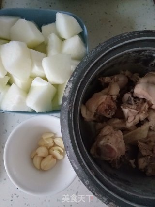 砂锅鸡子炖冬瓜的做法步骤：2