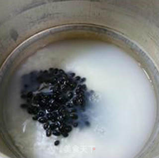 粟米粒黑豆大米粥的做法步骤：9