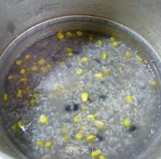 粟米粒黑豆大米粥的做法步骤：13
