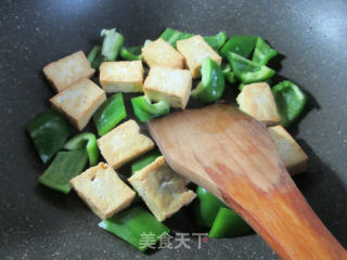 灯椒烧老豆腐的做法步骤：12