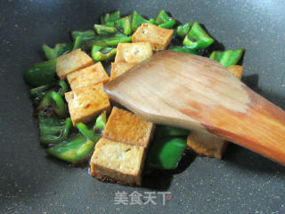 灯椒烧老豆腐的做法步骤：15