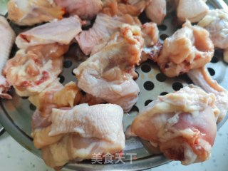 香菇焖鸡的做法步骤：4