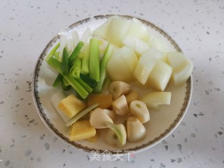 香菇焖鸡的做法步骤：6