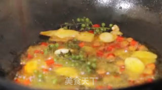 蒜薹鱿鱼须的做法步骤：4