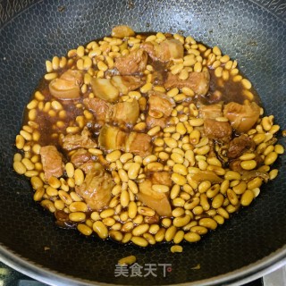 五花肉焖黄豆的做法步骤：6