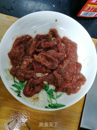 快手小炒——秋葵炒牛柳的做法步骤：2