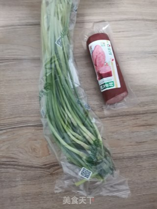火腿炒蒜苔的做法步骤：1