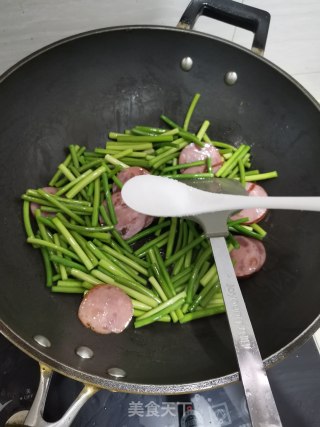 火腿炒蒜苔的做法步骤：6